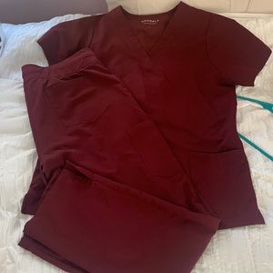 Mandala scrub set. 6 pocket top and 9 pocket cargo pants. Both size large.